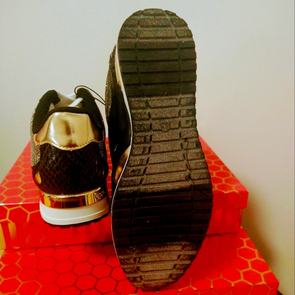 Women's Juicy Couture - Picture 5 of 5